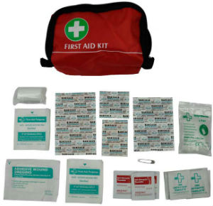 DELUXE FIRST AID KIT 33 / 70 PIECE CAR MOTORIST HOLIDAY CAMPING HIKING FAMILY 