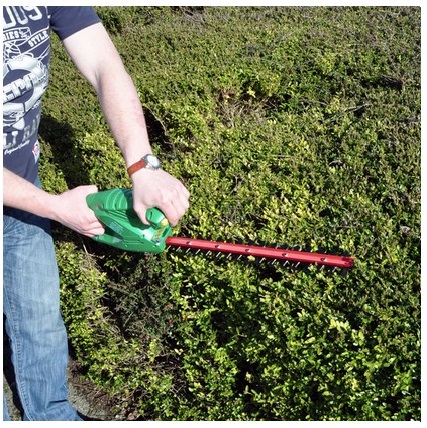 450W Mains powered hedge trimmer